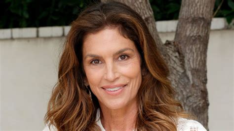 Red Is Supermodel Cindy Crawford’s Color in These 8 